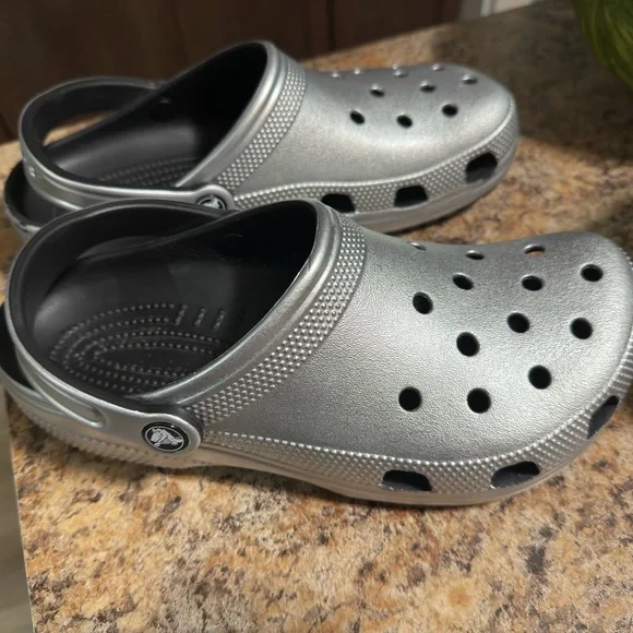 Ladies Crocs - Picture 3 of 8